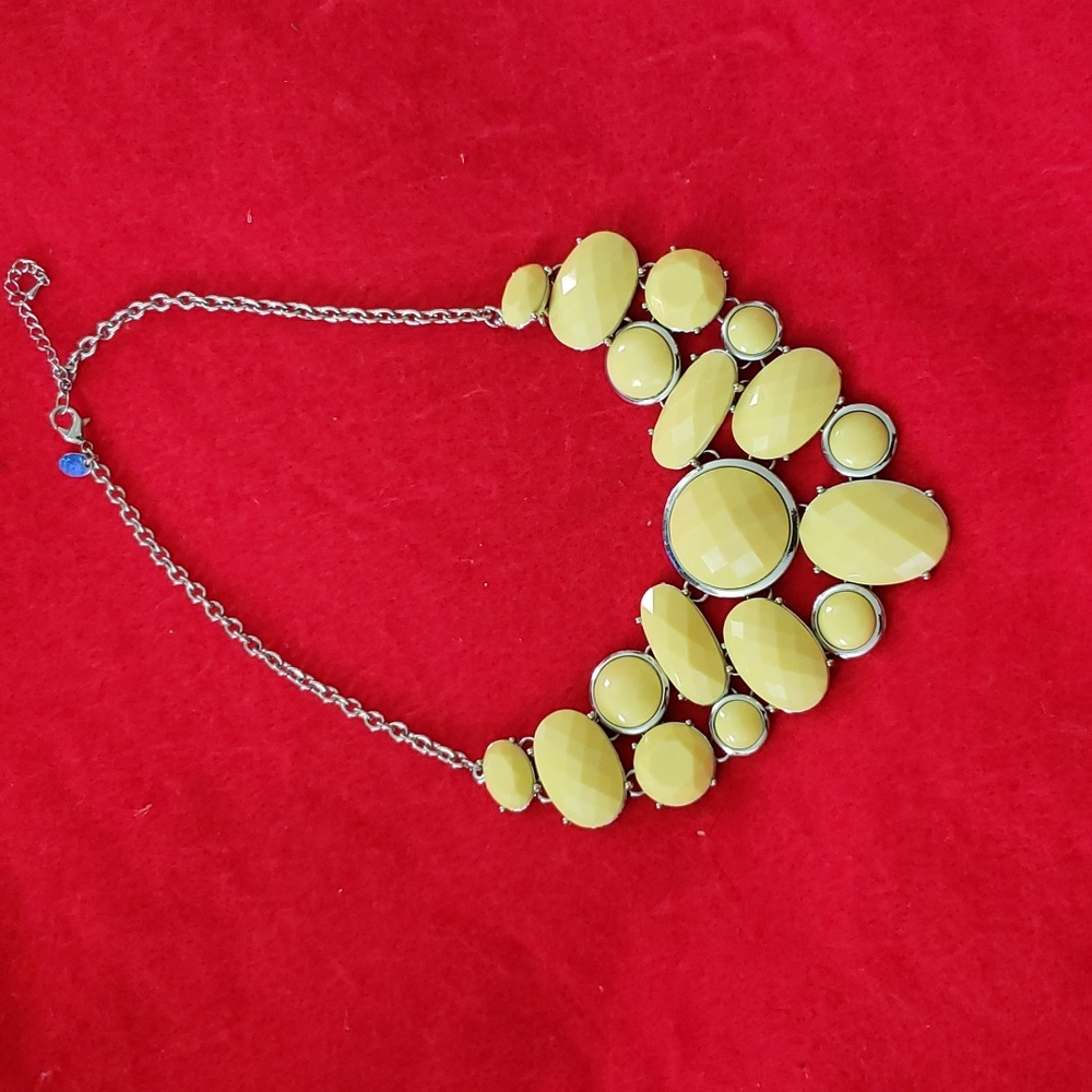 Yellow necklace - Picture 2 of 3